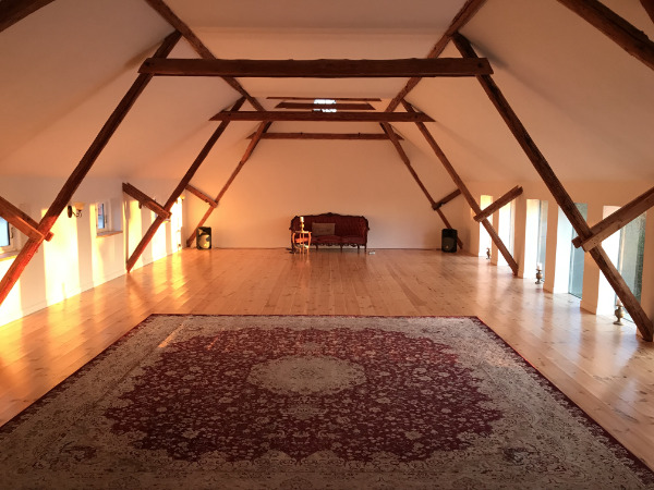 Hall-front